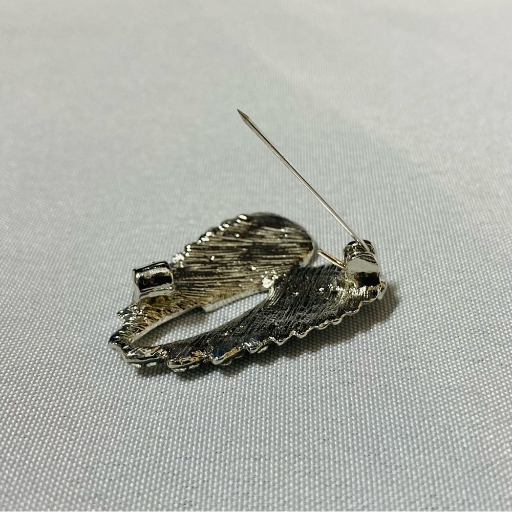 ⭐️ Feathered Angel Wings Rhinestone Embellished Heart Brooch Pin - Picture 5 of 7